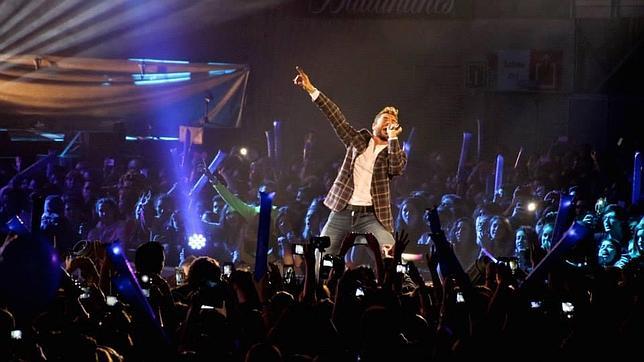 David Bisbal en su actuación durante la entrega de premios de los 40 Principales