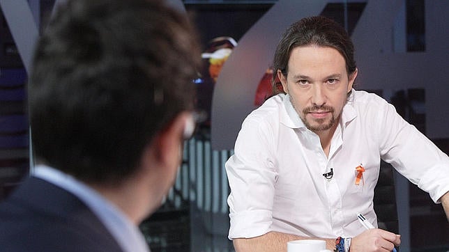 Podemos da un paso atrás en televisión y se refugia en las redes