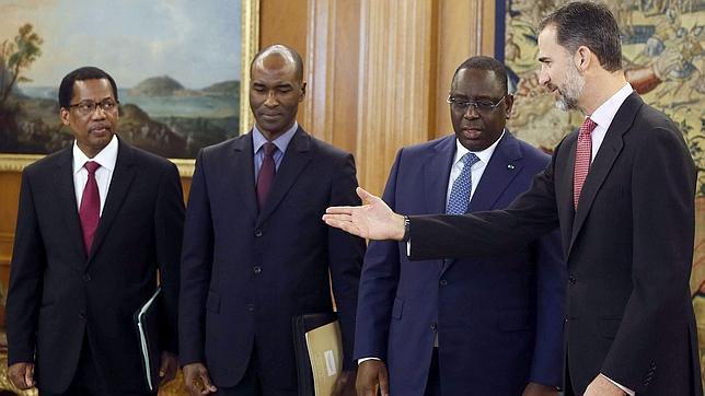 El Rey analiza proyectos de cooperación con el presidente de Senegal