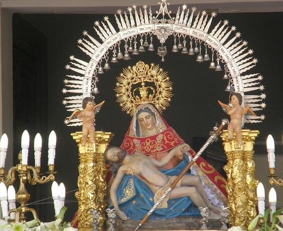 Roban una corona valorada en 120.000 euros a la Virgen de la Piedad de Santa Olalla