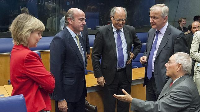 El ministro Luis de Guindos en el encuentro de los ministros de Finanzas del Eurogrupo celebrado en junio de 2014