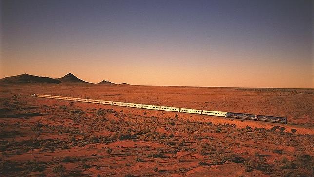 Indian Pacific, junto a la zona de Broken Hill, en Australia