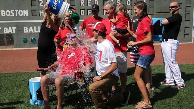 Pete Frates recibe el remojón