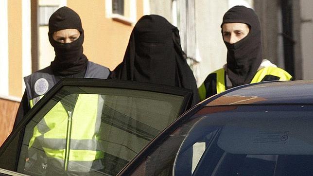 Detenidas 7 personas en España y Marruecos por captar mujeres para el Estado Islámico