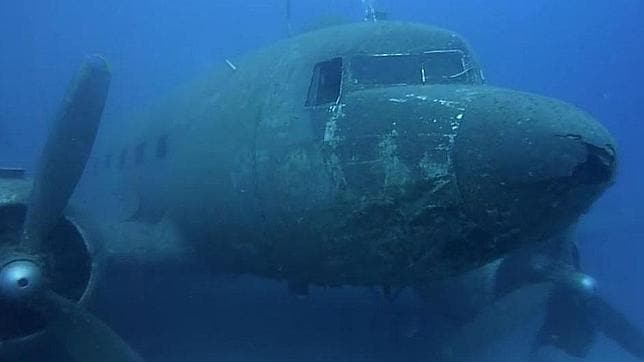 Viaje al interior de un avión de la II Guerra Mundial hundido en aguas turcas