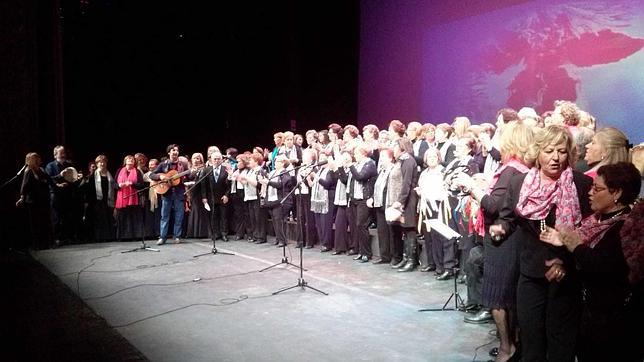 Los centros de adultos de Utrera toman el Teatro