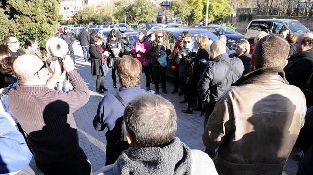 El PSOE ve «vomitiva y repugnante» la situación de los 400 interinos