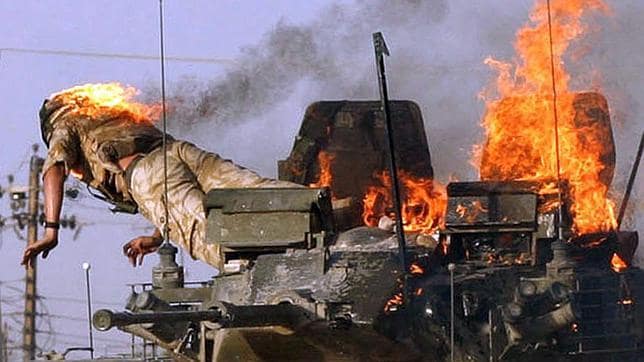 Ataque a un carro de combate británico en Basora (Irak) en 2005