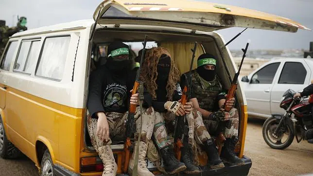 Miembros del brazo armado de Hamas ern un desfile el pasado lunes