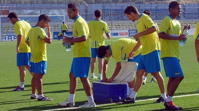 El técnico suspende el entreno del Lucena a los cinco minutos