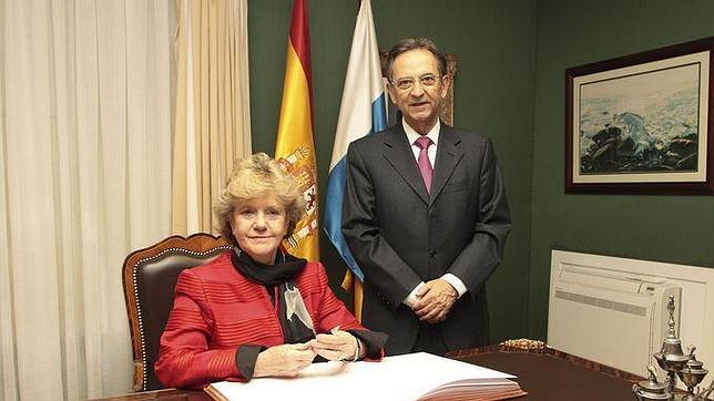 Soledad Becerril imparte en la Cámara la conferencia «Los Derechos fundamentales y el Defensor del Pueblo»