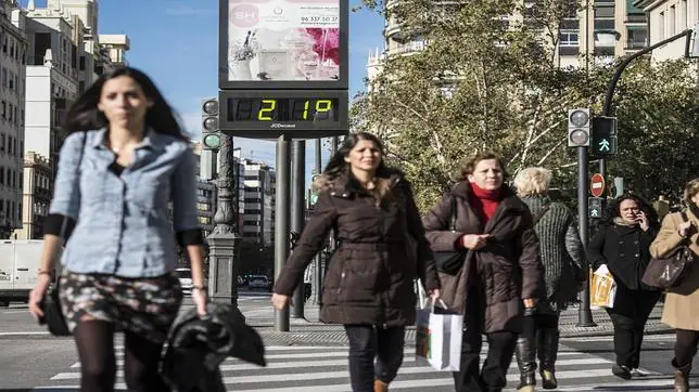Imagen de un termómetro a 21 grados tomada este 18 de diciembre en Valencia