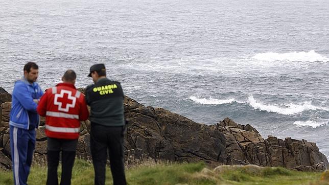 Se amplía hacia el sur la búsqueda de los dos marineros desaparecidos en Corrubedo