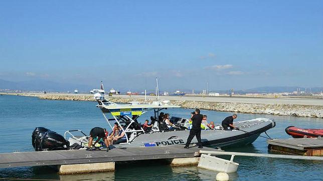 Guardia Civil y Police de Gibraltar impiden la introducción de un alijo de hachís