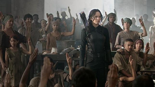 Fotograma de la película basada en el libro de Collins, «Sinsajo. Parte I», recientemente llevada al cine