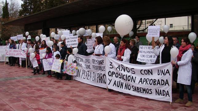 Los opositores sin plaza del hospital de Loja se encierran para exigir sus puestos