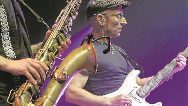 Fito &amp; Fitipaldis: «Esta vez no he podido evitar incluir una canción política»