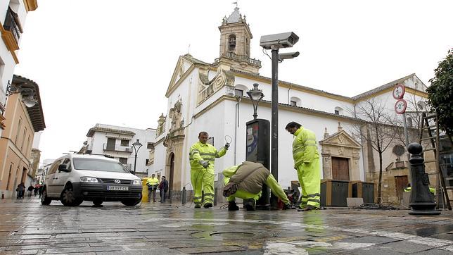 El Ayuntamiento vuelve a conectar las cámaras «ponemultas»