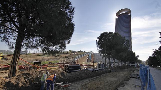 El CaixaForum de los bajos de la Torre Pelli tendrá este lunes licencia de obras