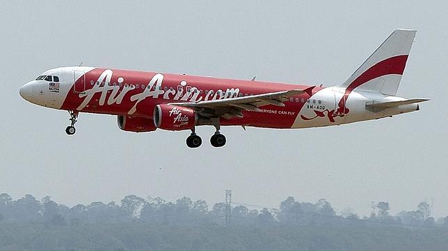 Desaparecido un avión de Air Asia que viajaba de Indonesia a Singapur con 162 personas a bordo
