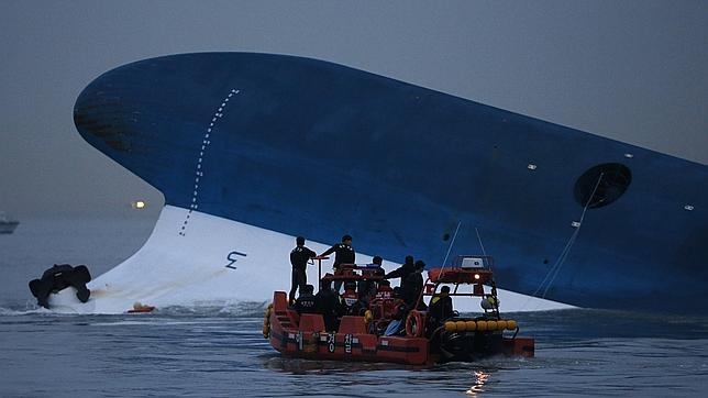 El incendio del ferry italiano «Norman Atlantic», el último siniestro de una larga lista