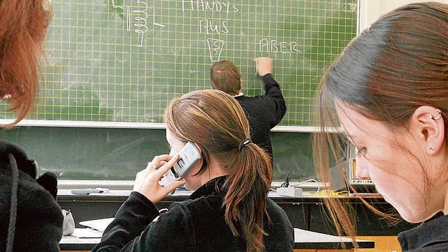 Piden la retirada del wifi en los centros educativos de toda España