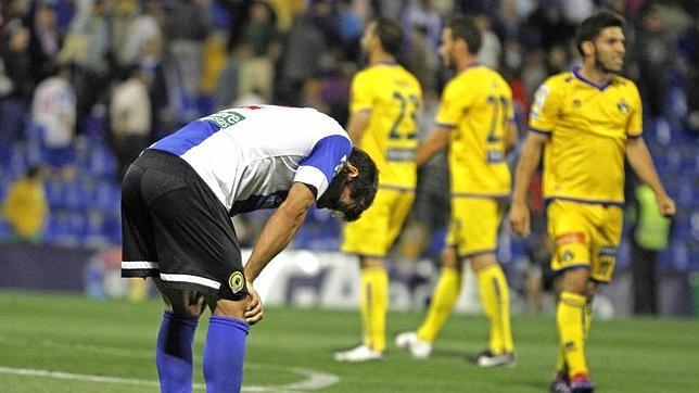 El Hércules se lamenta de la derrota ante el Alcorcón, donde el descenso comenzó a ser una realidad