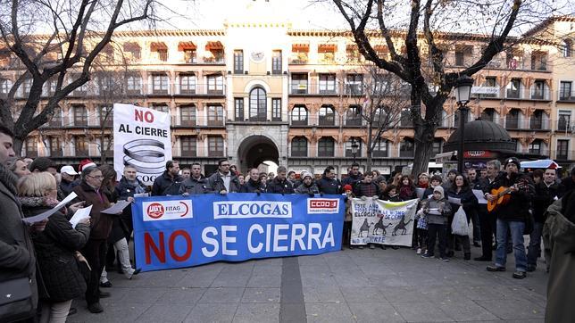 Los trabajadores de Elcogas claman contra su cierre a ritmo de villancico en Toledo