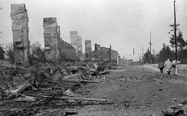 La ciudad de Viipuri bombardeada por la aviación soviética