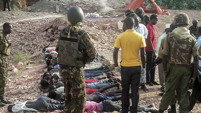Cadáveres de las víctimas de una masacre perpetrada por la milicia terrorista islámica somalí Al Shabab