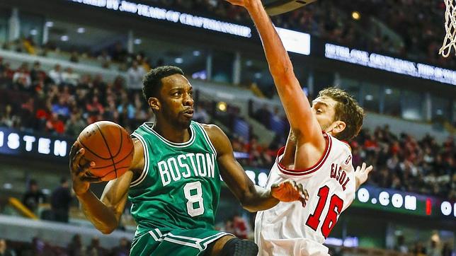 Pau Gasol lidera a los Bulls en la victoria ante Boston