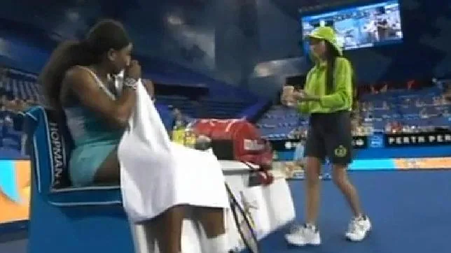 Serena Williams recibe el café que pidió