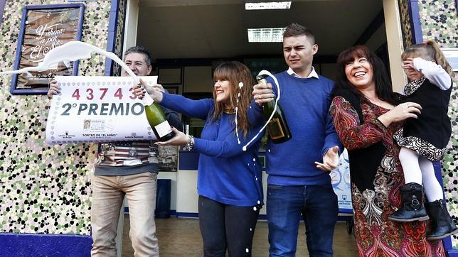 La administración de loterías número 77 de Valencia ha repartido 750.000 euros del segundo premio