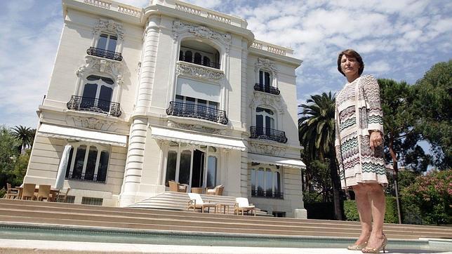 Marina Picasso posa en «La Californie», la casa que poseía su abuelo en Cannes