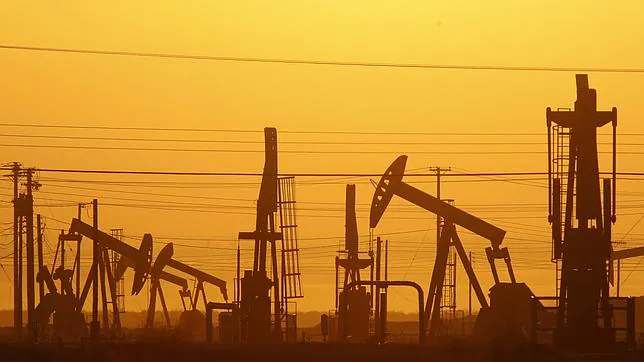 Las petroleras paralizan proyectos millonarios por la caída del crudo