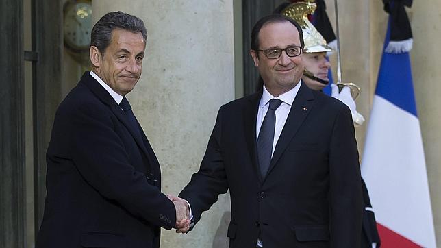 Hollande y Sarkozy piden juntos la unidad del pueblo francés frente a la barbarie