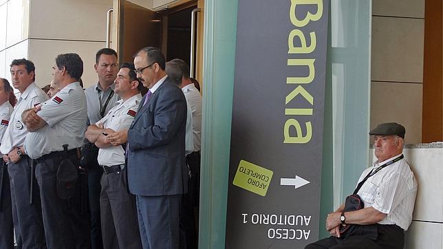 Una anciana de 100 años y sorda recupera 151.000 euros de preferentes de Bankia