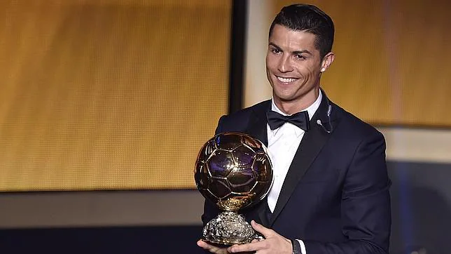 Cristiano Ronaldo, feliz con su tercer Balón de Oro