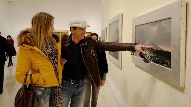 Antonio Banderas pasea a su nueva novia por los museos de Málaga