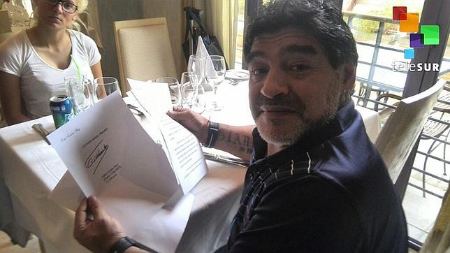 Maradona recibe una carta de Fidel Castro en medio de los rumores sobre su salud