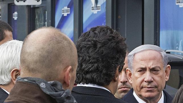Netanyahu en su visita el domingo al supermercado judío atacado en París