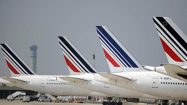 Aviones de Air France estacionados en el aeropuerto parisino de Charles de Gaulle
