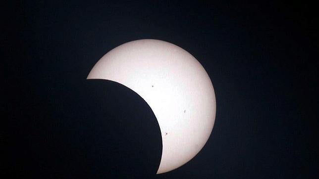 Desde Europa, el eclipse será parcial y la Luna no cubrirá por completo el disco solar