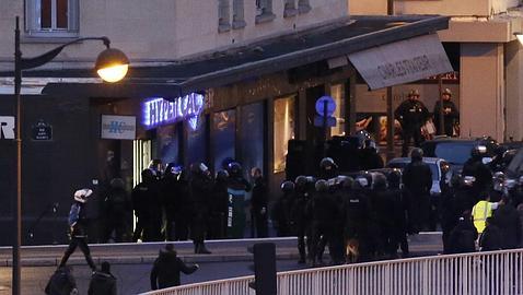 El empleado de la tienda kosher, Lassana Bathily, es musulmán de Malí