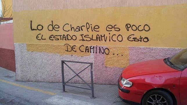 Pintada amenazante en Ceuta: «Lo de Charlie es poco, el Estado Islámico está de camino»