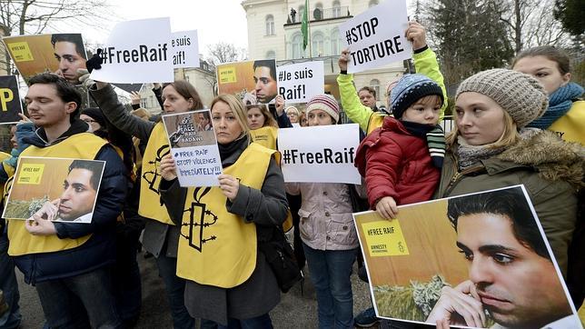 Protesta en Viena frente a la Embajada de Arabia Saudí para exigir la libertad de Badawi