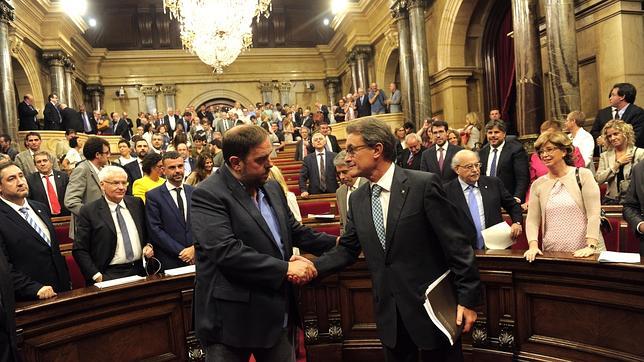 CiU y ERC ya negocian el apoyo de los republicanos a los Presupuestos