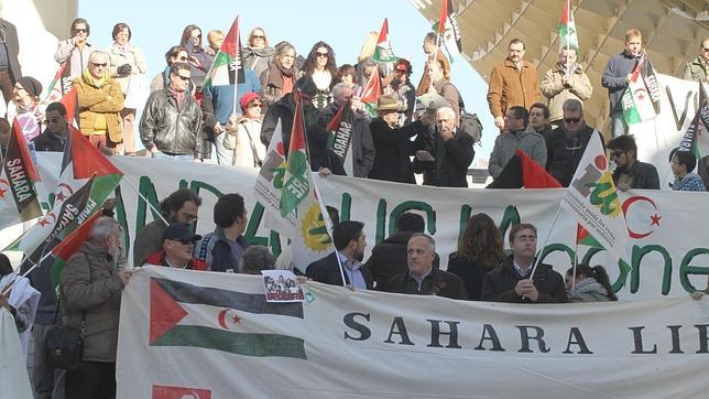 Sólo IU de Sevilla acude a la llamada contra Susana Díaz por el Sáhara