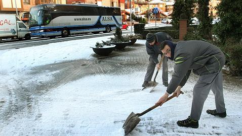 Más de 2.600 alumnos se quedan sin clase por la nieve y el hielo