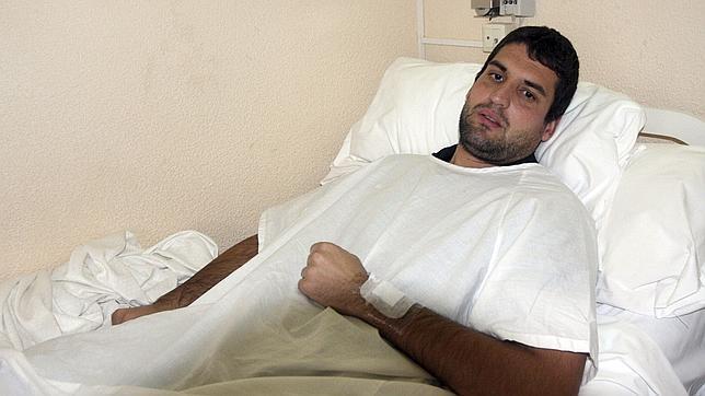Aritz Marcos en la cama del Hospital